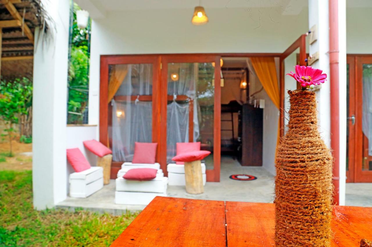 Chez Podi Surf Stay Mirissa Exterior foto